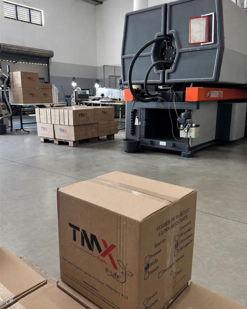 Injetora e caixa TMX